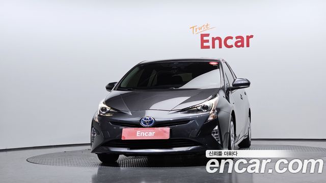 Toyota Prius 4-го поколения 1.8 E - фото 2