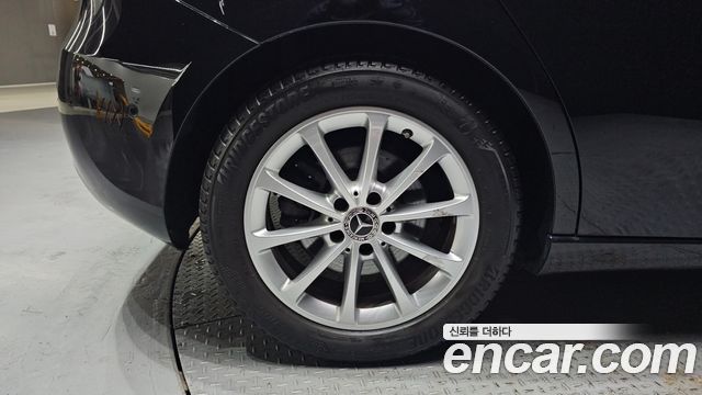 Mercedes-Benz A-Class W177 A220 Hatchback - фото 4