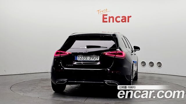 Mercedes-Benz A-Class W177 A220 Hatchback - фото 3