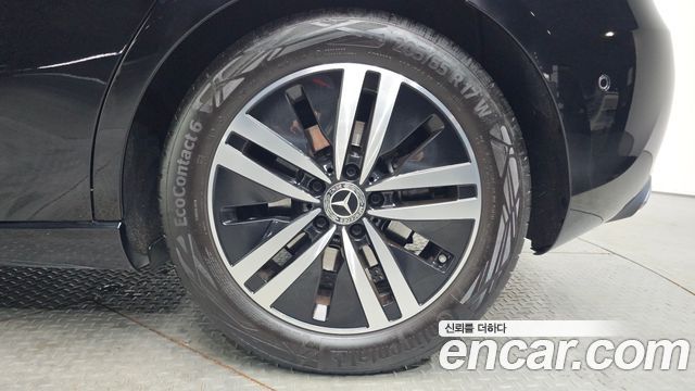 Mercedes-Benz A-Class W177 A220 Hatchback - фото 4