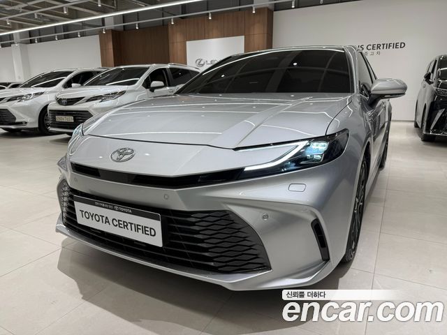 Toyota Camry XV80 2.5 XLE Hybrid - фото 0