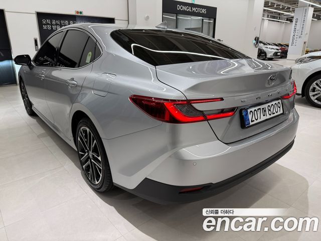 Toyota Camry XV80 2.5 XLE Hybrid - фото 1