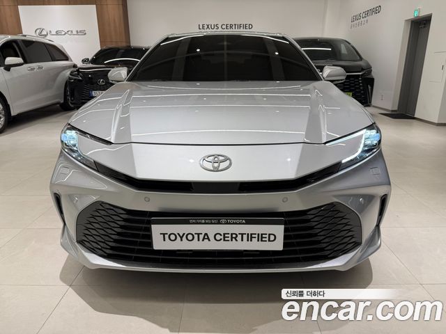 Toyota Camry XV80 2.5 XLE Hybrid - фото 2