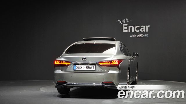Lexus LS 500h 5-го поколения 3.5 Platinum AWD - фото 3