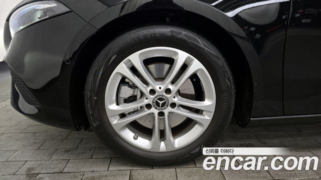 Mercedes-Benz A-Class W177 A220 Hatchback - фото 4
