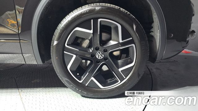 Volkswagen Touareg 3-го поколения 3.0 TDI Prestige - фото 4