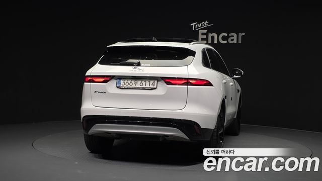 Jaguar F-PACE P 250 SE - фото 3