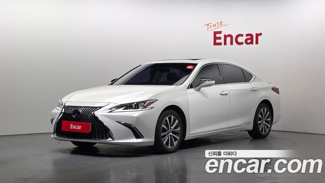Lexus ES 300h 7-го поколения Supreme - фото 0