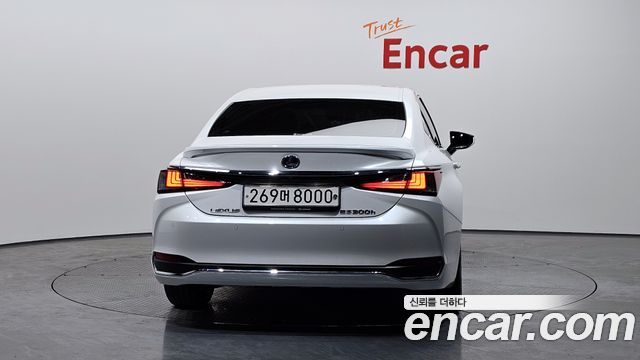 Lexus ES 300h 7-го поколения Luxury Plus - фото 3