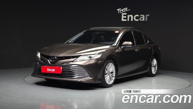 Toyota Camry XV70 2.5 - фото 0