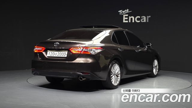 Toyota Camry XV70 2.5 - фото 1