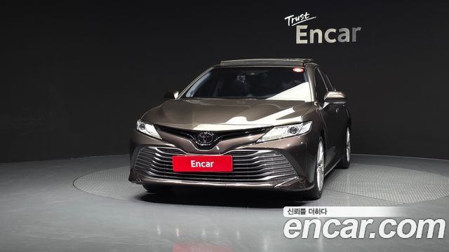 Toyota Camry XV70 2.5 - фото 2