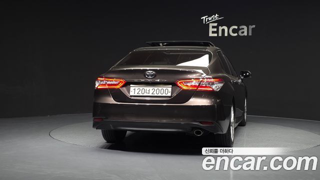 Toyota Camry XV70 2.5 - фото 3