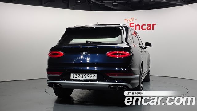 Bentley Bentayga 4.0 V8 EWB Azure - фото 3