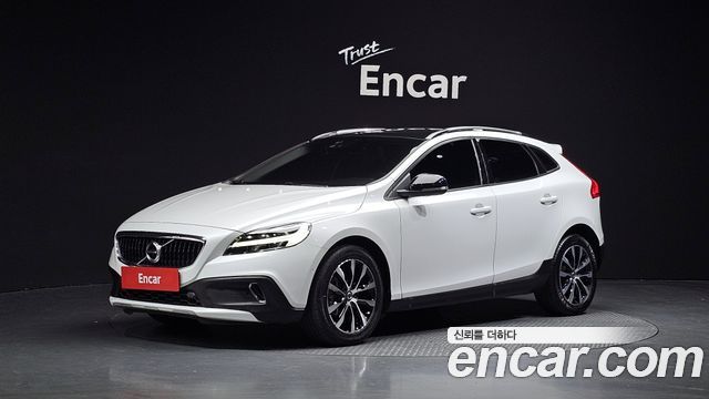 Volvo V40 Cross Country D3 - фото 0
