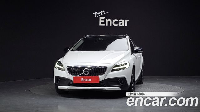 Volvo V40 Cross Country D3 - фото 2