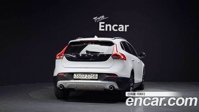 Volvo V40 Cross Country D3 - фото 3