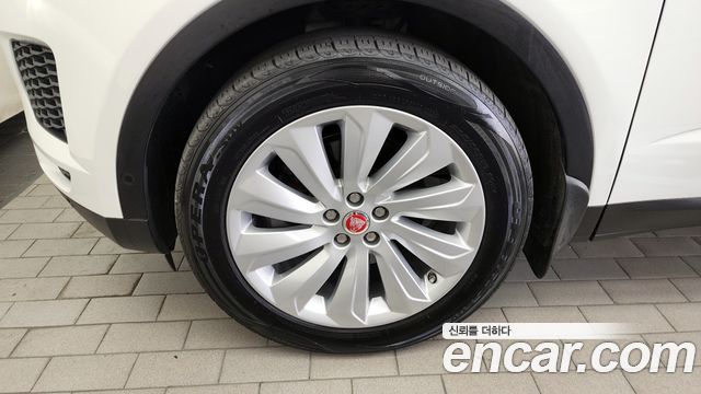 Jaguar E-PACE D180 SE - фото 4