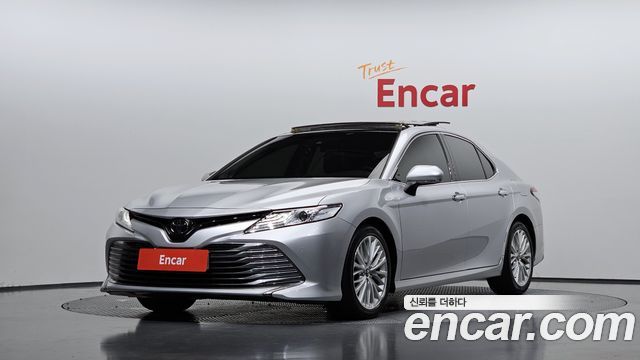 Toyota Camry XV70 2.5 - фото 0