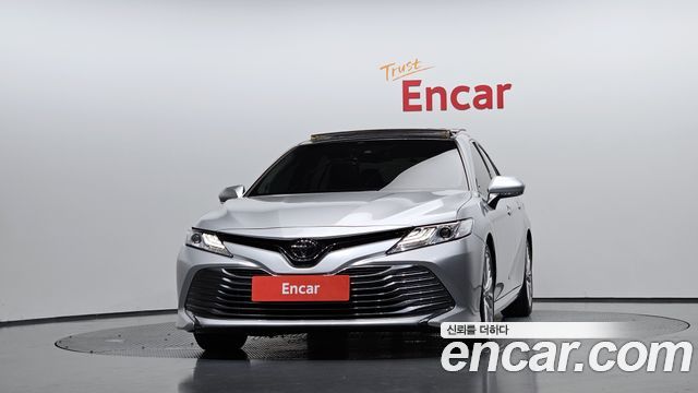 Toyota Camry XV70 2.5 - фото 2