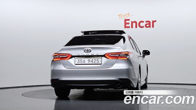 Toyota Camry XV70 2.5 - фото 3