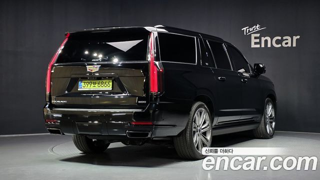 Cadillac Escalade 5-го поколения 6.2 ESV ESV Sports Platinum - фото 1