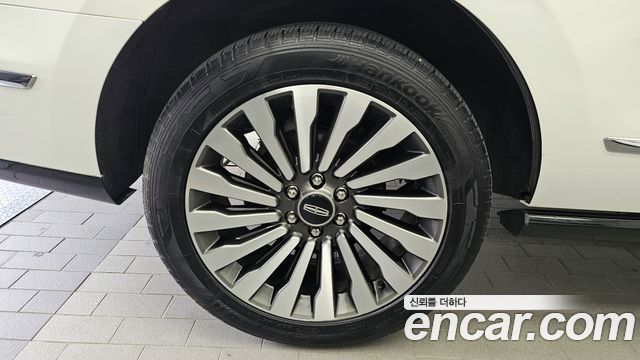 Lincoln Navigator 4-го поколения 3.5L - фото 4