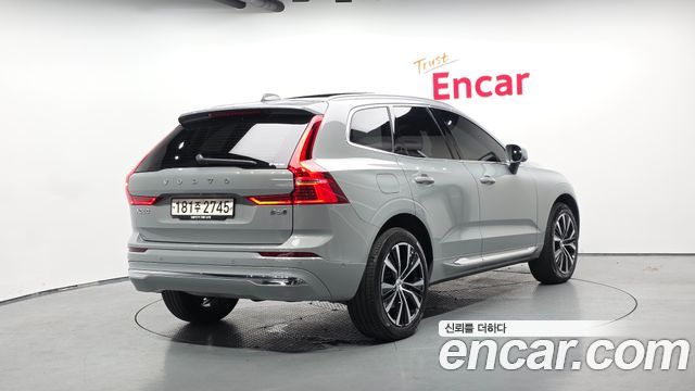 Volvo XC60 2-го поколения B6 Ultimate Bright - фото 1