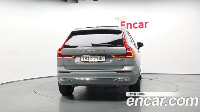 Volvo XC60 2-го поколения B6 Ultimate Bright - фото 3