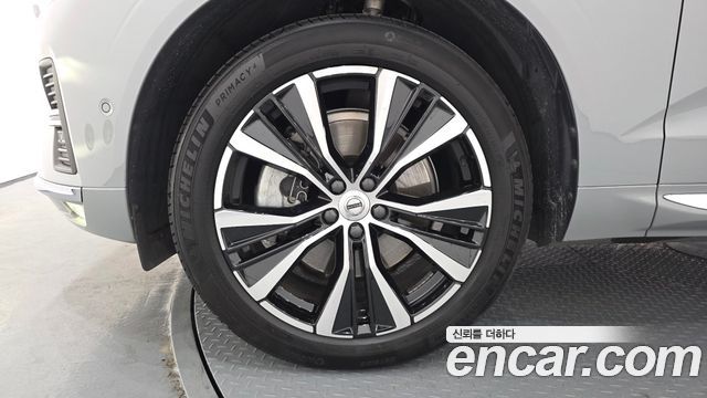 Volvo XC60 2-го поколения B6 Ultimate Bright - фото 4