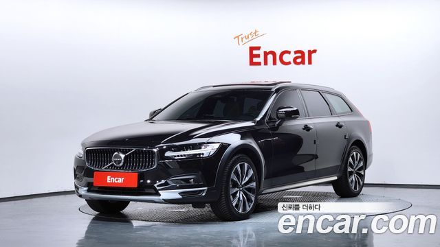 Volvo V90 Cross Country B5 Ultimate AWD - фото 0