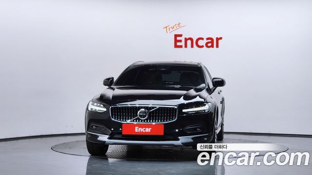 Volvo V90 Cross Country B5 Ultimate AWD - фото 2