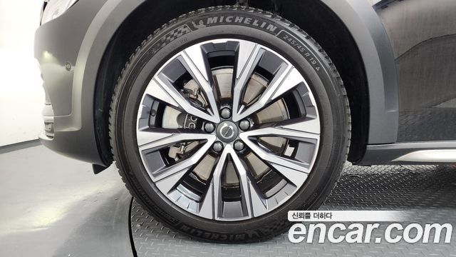 Volvo V90 Cross Country B5 Ultimate AWD - фото 4
