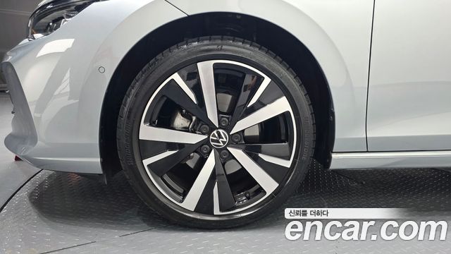 Volkswagen Golf 8-го поколения 2.0 TDI Prestige - фото 3