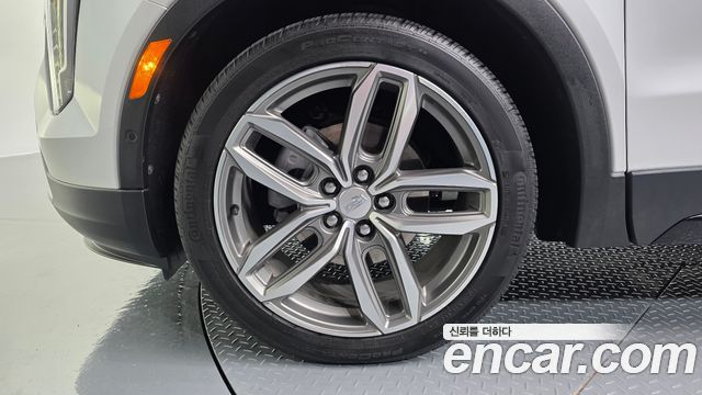 Cadillac XT4 2.0 Sport AWD - фото 4