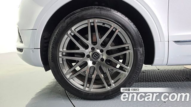 Bentley Bentayga 6.0 W12 - фото 4
