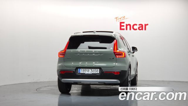 Volvo XC40 B4 Ultimate Bright - фото 3