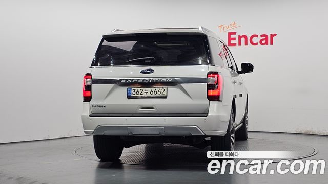 Ford Expedition Platinum 4WD 7Seater - фото 3