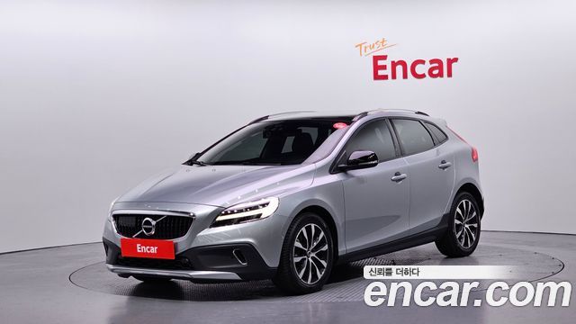Volvo V40 Cross Country D3 - фото 0