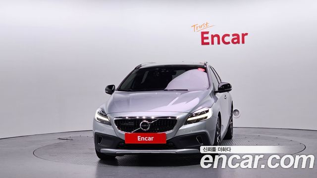 Volvo V40 Cross Country D3 - фото 2