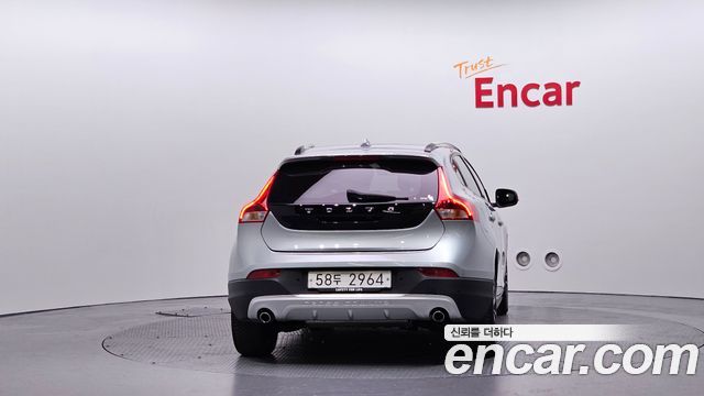 Volvo V40 Cross Country D3 - фото 3