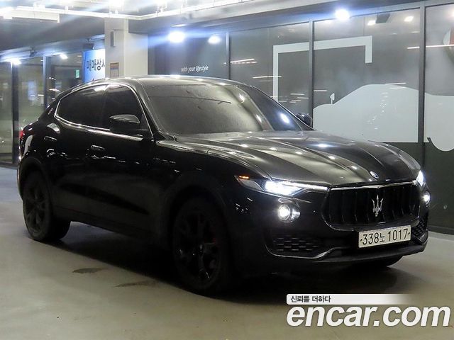 Maserati Levante 3.0 Diesel AWD Sport - фото 0