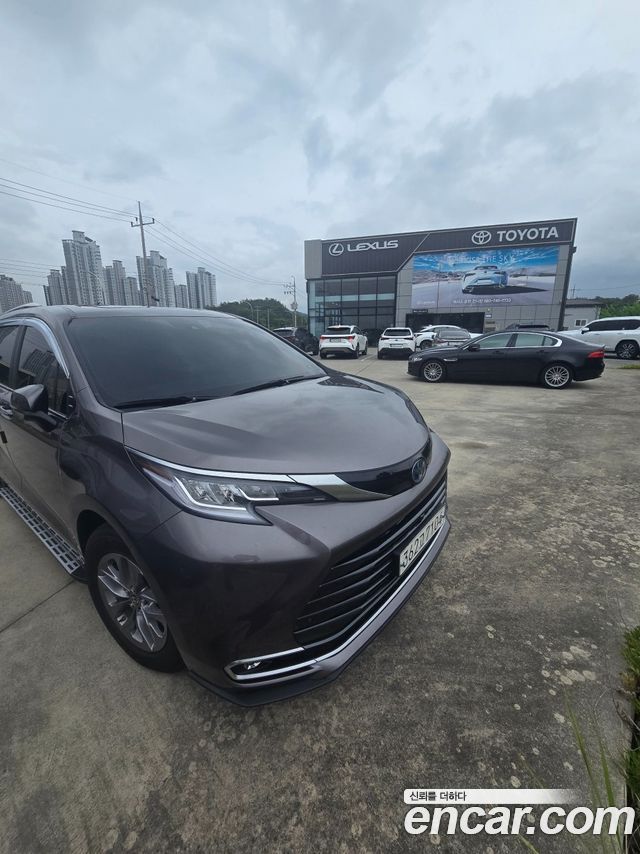 Toyota Sienna 4-го поколения 2.5 Hybrid AWD - фото 1