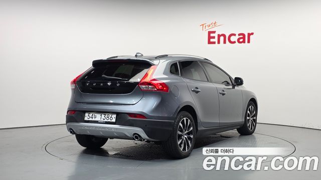Volvo V40 Cross Country D3 - фото 1