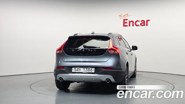 Volvo V40 Cross Country D3 - фото 3
