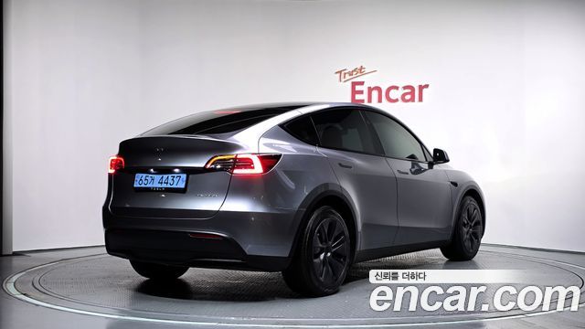 Tesla Model Y Long Range AWD - фото 1