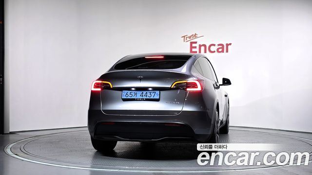 Tesla Model Y Long Range AWD - фото 3