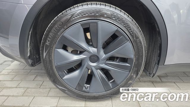 Tesla Model Y Long Range AWD - фото 4