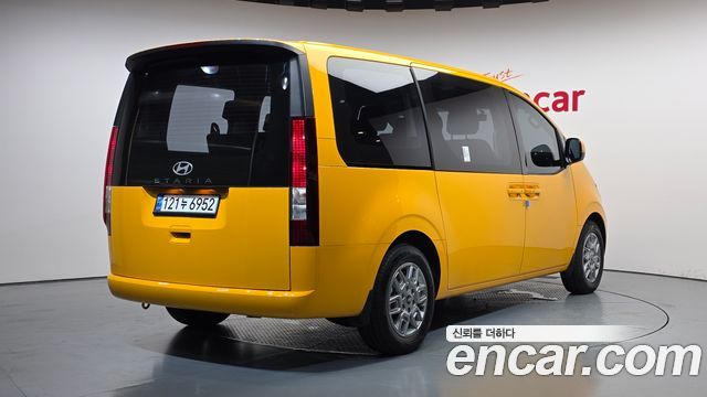 Hyundai Staria HEV 1.6 Tourer 9-Seater Modern - фото 1