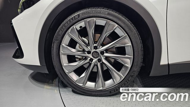 Toyota Crown Crossover 2.5 4WD Hybrid - фото 4
